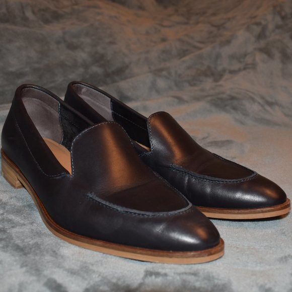 Everlane Modern Loafer in Navy - Picture 2 of 6